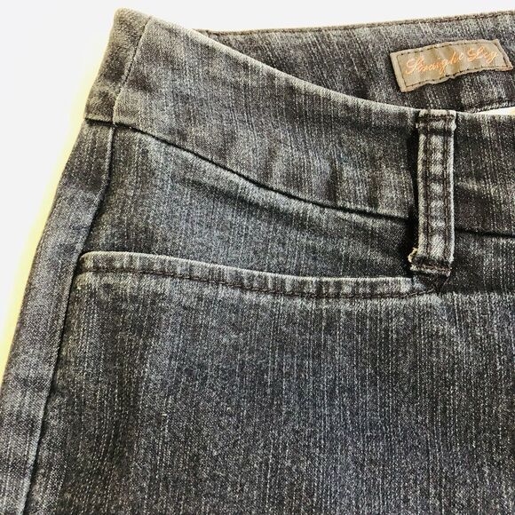 St. John's Bay Straight Leg Denim Jeans Women's Size 14 Blue Mid Rise Dark Wash - Picture 13 of 16